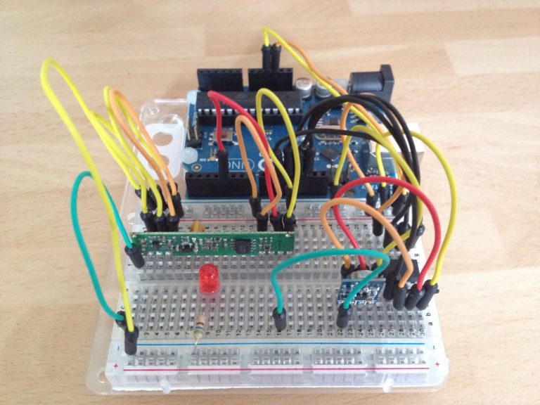 Qual é a diferença entre microprocessadores e microcontroladores? Qual é a diferença entre microprocessadores e microcontroladores?